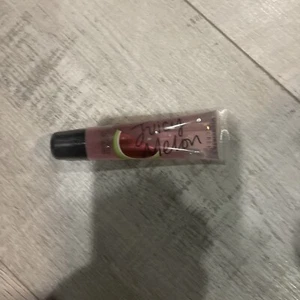 VICTORIA'S SECRET - FLAVORED LIP GLOSS - JUICY MELON - .46 OZ - NEW & SEALED - Picture 1 of 1