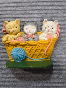 HIERRO FUNDIDO 3 GATITOS EN UNA CESTA DE HILO TOPE PUERTA EXCELENTE ESTADO DE LIMPIEZA - Imagen 1 de 4