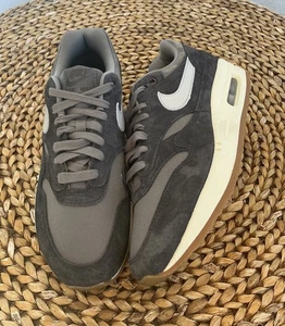 AIR MAX 1 PREMIUM 'CREPE - GRIS SUAVE' (TALLA 8M/9.5W) - Imagen 1 de 6
