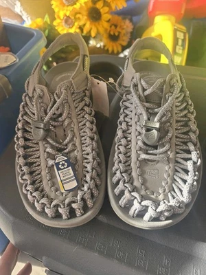 Sandalias Keen Uneek Impermeables Gris Para Mujer 7, Zapatos Exterior Senderismo Usadas en Excelente Condición Foto 1 de 4