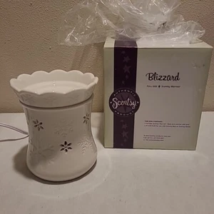 SCENTSY "BLIZZARD" VOLLE GRÖSSE WACHS ÖL SCHMELZWÄRMER - NICHT MEHR PRODUZIERT - mit Box - Bild 1 von 7