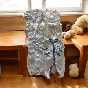 EUC Paket 6 Kissy Kissy Jungen-Schuhe 0-3M Neu mit Karton kostenloser Versand Angebot - Bild 1 von 5