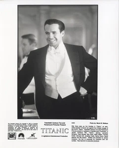 Titanic 1997 Billy Zane foto originale 8x10 indossando costume d'epoca a bordo nave - Foto 1 di 1
