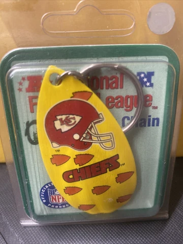 NFL Kansas City Chiefs Yellow Teardrop Spinner Keychain New Old Stock Cover