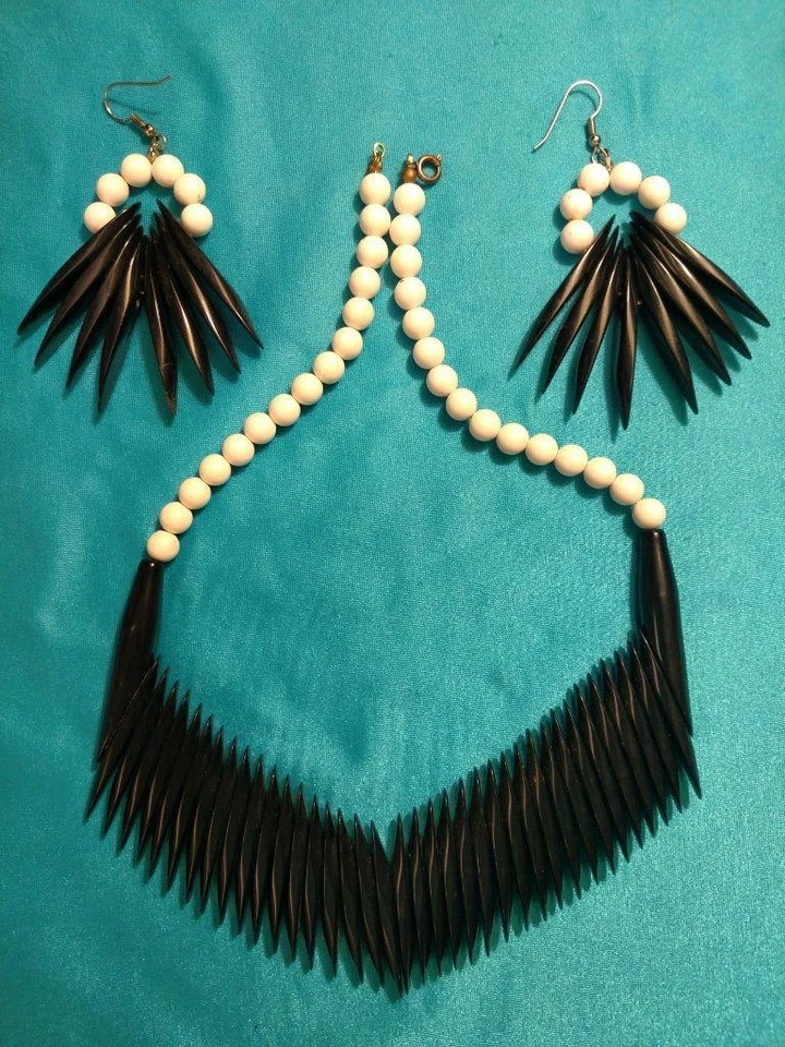 Blanco y Negro ~ Conjunto de Collar y Pendientes Pierced Foto 1 de 4