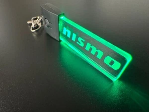 Llavero/Llavero Luz LED Nissan Nismo -7 Colores LED - Logo Coche - Insignia - Imagen 1 de 11