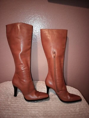 Botas de cuero hasta la rodilla Tod's. Condición Ex Talla 8 Hecho en Italia. $$$ 199 VENTA. Foto 1 de 4