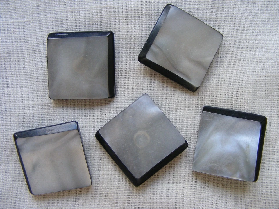 ca 2,7 cm 5 Stück Knopf Sammlung Set Knöpfe alt Steg eckig groß Perlmutt weiß - Bild 1 von 1