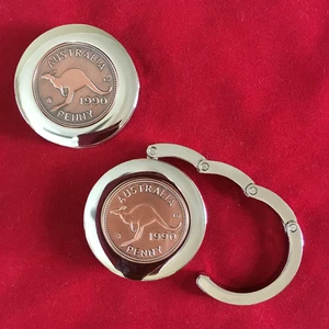 Gancho plegable para colgar bolsa de centavo australiana - Muchos años disponibles - Imagen 1 de 8