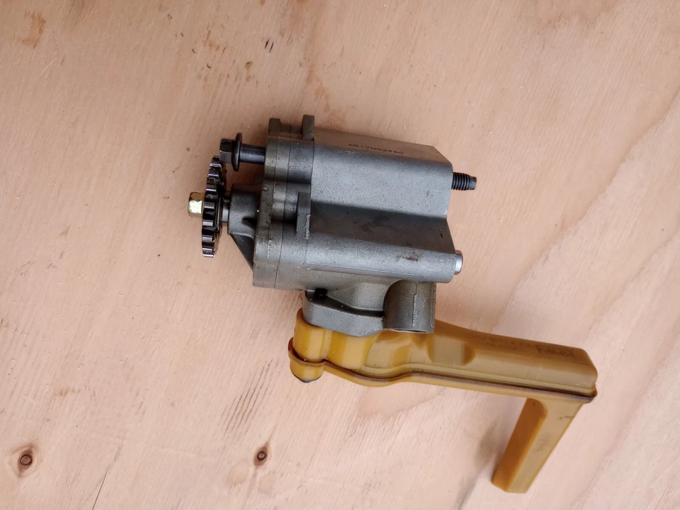 2012-2017 Ford Focus HB OEM 2.0L Engine Oil Pump Non Turbo - Image 1 of 4