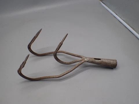 Antique  3 Tine Hand Hoe Cultivator Farm Garden Tool  CLAW  #4 Cover