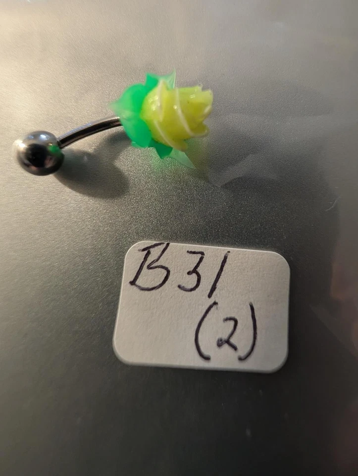 B31- Lote de 2 joias corporais de nariz ou sobrancelha rosa amarela - Imagem 1 de 1