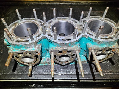 Kawasaki Jet Ski ZXI STX 900 JARRAS CILINDRO EXTREMO SUPERIOR NECESITA DIÁMETRO, TIENE LIMPIEZA DE PUERTO Foto 1 de 4