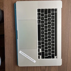 Apple MacBook Pro 16" A2141 2019 Silber Handauflage UK Layout schlechte Akkulaufzeit - Bild 1 von 17