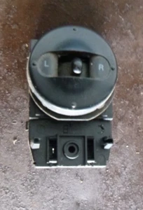 Hyundai Terracan HP 11/01-9/04 Mirror Switch - Picture 1 of 2