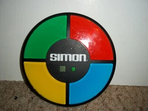 2013 HASBRO SIMON ELECTRONIC GAME - Picture 1 of 4
