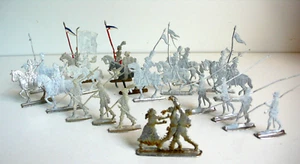 PLATS DÉTAIN GROS LOT SOLDATS-CAVALIERS ANCIEN RÉGIME Ht 3,5 cm BON ÉTAT - Imagen 1 de 7
