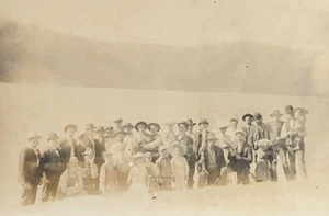 Sombreros derby para rifle Astoria Oregon Large Family at Lake c1900 PP127 - Imagen 1 de 5