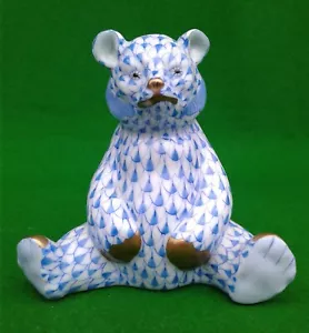 HEREND BLUE FISHNET SEATED BEAR - 5361. - Picture 1 of 14