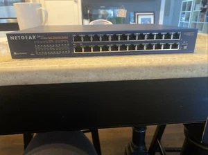 NETGEAR FS524 FAST ETHERNET 24-Port 10/100MBPS SWITCH - Picture 1 of 6
