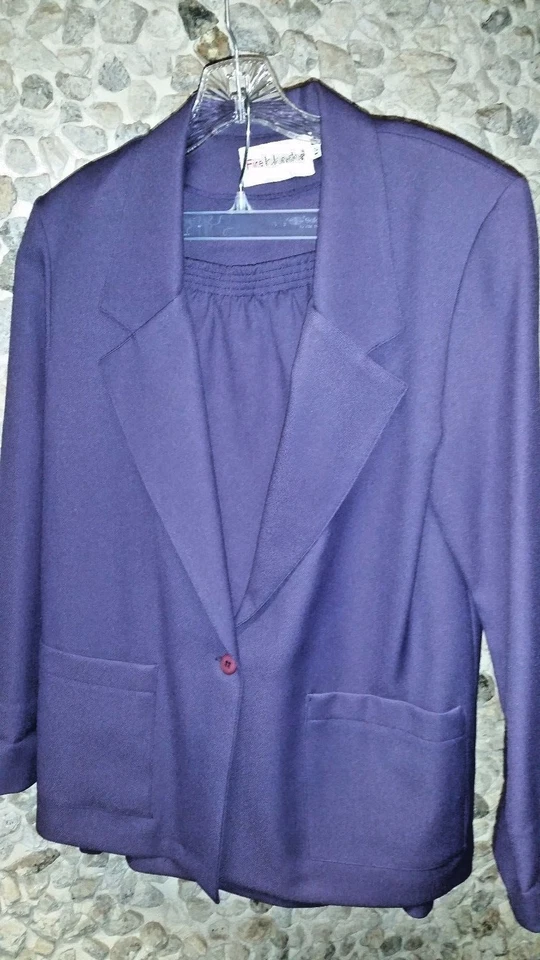  Fire Islander women's purple 2 pc.skirt set sz.14skirt sz.12 jacket only $22.00 - Imagem 1 de 4