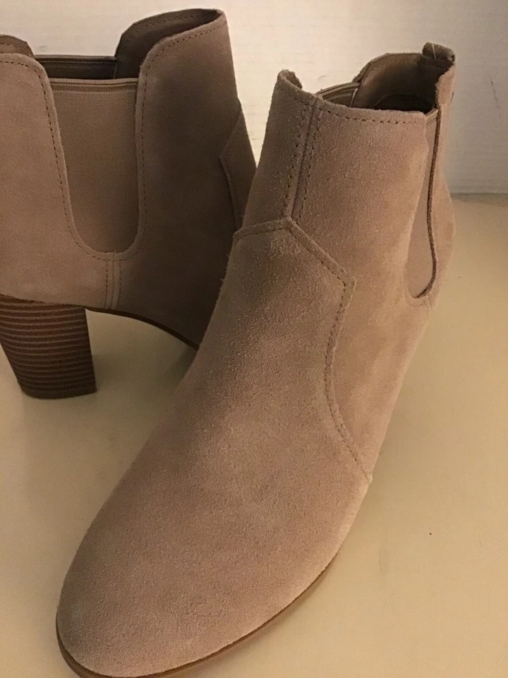 Koolaburra By Uggs women beige suede Dvita Chelsea heel boots US 10 Euro 41 - Image 1 of 4