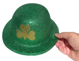 SAINT PATRICKS DAY BOWLER HAT Green Glitter Plastic Adult Derby Riddler Irish - Picture 1 of 16