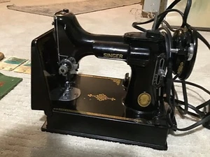 Antigua máquina de coser vintage Singer 221-1 - Imagen 1 de 14