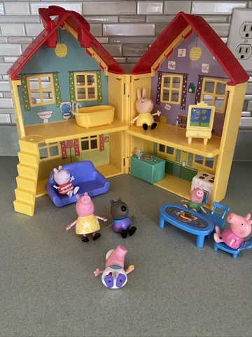 18 Piece Peppa Pig Deluxe House Play Set Playhouse w/ 7 figures Cover