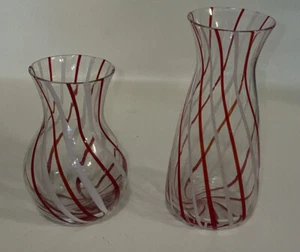 2 red and white swirl art glass vases - Picture 1 of 8