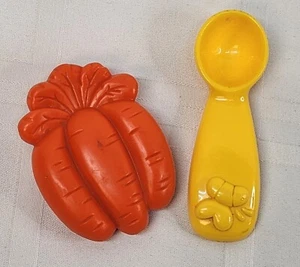 Vintage RARE 1995 Winnie The Pooh Plush Picnic Basket CARROTS & SPOON Only RARE - Picture 1 of 5