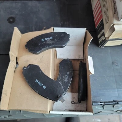 前盘制动垫套装 D422 适合 89-96 日产 240SX 刹车片 无品牌 全新无标签 — 第 1/2 张图片