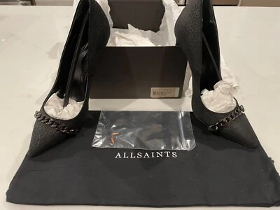 All Saints, Bomba KISS, Talla 8, Tacones de aguja de gamuza en relieve negros con detalle de cadena, Foto 1 de 4