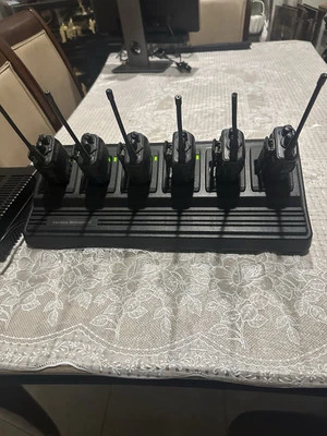 Vertex Standard 6 Bank Rapid Charger CD-18 w/ ( 6 ) VX-427-4-5 LTR UHF Radios. - Изображение 1 из 4