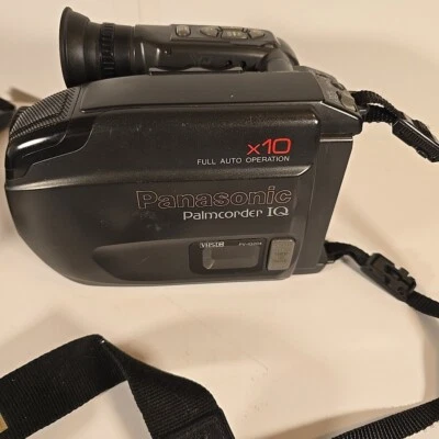 PANASONIC Palmcorder PV-IQ204 VHS-C Color Video Camcorder Tested With Power Cord - Image 1 of 4
