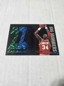 1993-94 NBA Hoops Big Numbers Hakeem Olajuwon # 3 - Picture 1 of 2