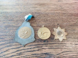3 Vintage Gold Coloured Swimming Medals 1930s 40s  - Bild 1 von 4