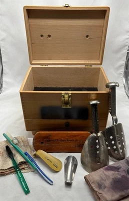 Ronson Roto Shine Magnetic Vintage Shoe Polishing Kit Wood Case 1960's - Image 1 of 4