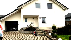 Einfamilienhaus mit Garten zu vermieten - Bild 1 von 24