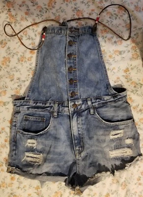 Джинсовые шорты/комбинезон размер 29 Forever 21 - Изображение 1 из 4