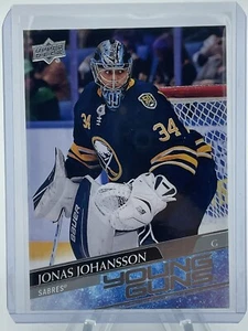 2020-21 Upper Deck Series 1 Young Guns #228 Jonas Johansson Buffalo Sabres - Imagen 1 de 2