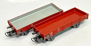 Two Marklin HO Scale No. 4423 Low Side Gondola - Older Style Pressed Metal Base - Picture 1 of 6