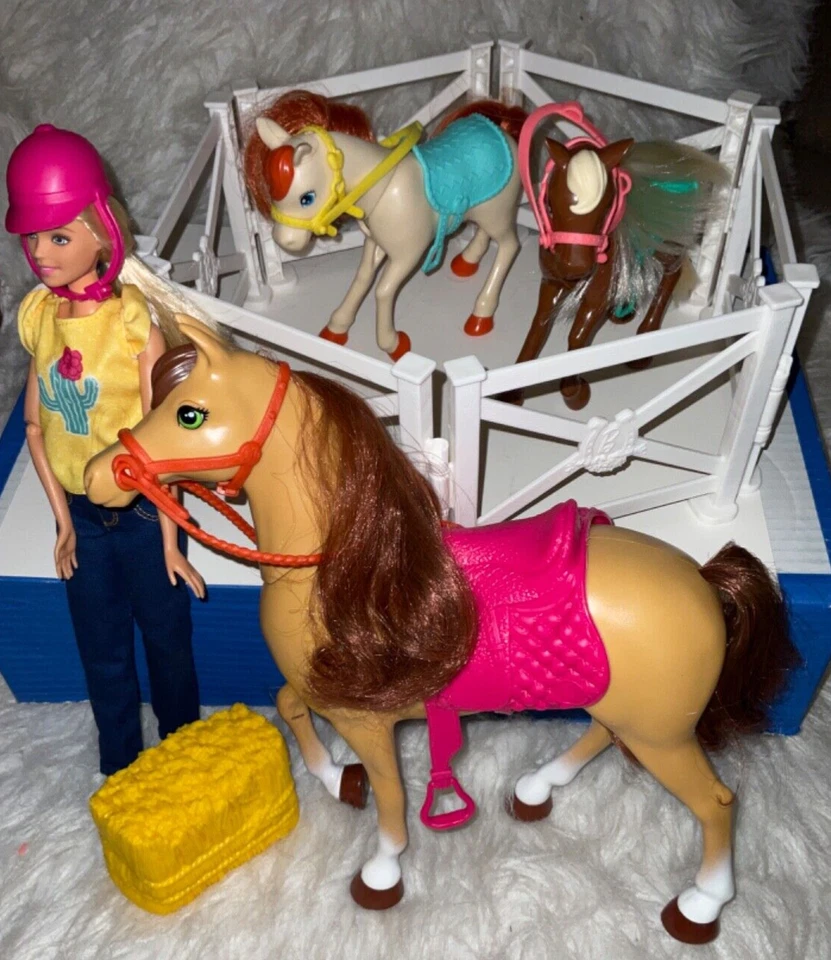 Mattel Barbie Three Horses Set Pen Hay Equestrian 2013 C5 - Image 1 of 4