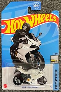 Hot Wheels 2023 164/250 Treasure Hunt Ducati 1199 Panigale motorcycle MIP