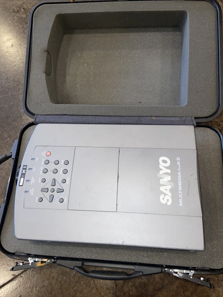 SANYO PLC-5600N Conference Projector 750 Lumens W/ Original Case - Image 1 of 1