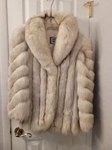 GENUINE GORGEOUS VINTAGE SAGA BLUE FOX FUR COAT/JACKET WOMENS SZ SMALL PRE-OWNED - Picture 1 of 12