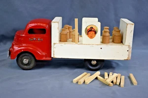 Smith Miller Arden Milk Truck w Milk Jugs 14" L, 6" T, 6" W - Picture 1 of 12