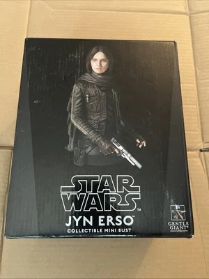 Star Wars Rogue One Jyn Erso Mini Bust by Gentle Giant - Image 1 of 4