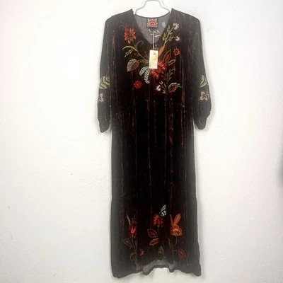 Nuevo con etiquetas Vestido Floral Johnny Was Isabella Terciopelo Bordado en Niveles M Nuevo $445 Foto 1 de 4