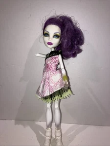 Monster High Ghoul Sports Spectre Vondergeist Doll Figure 2008 “Read” - Picture 1 of 4